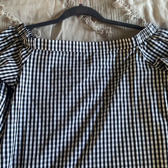 Checkered summer top - off shoulder. - Picture 3 of 3
